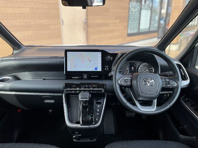 TOYOTA NOAH 4WD 2024