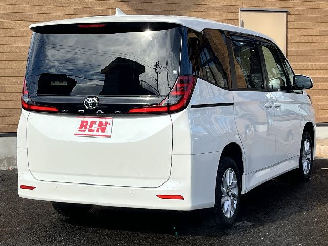 TOYOTA NOAH 4WD 2024