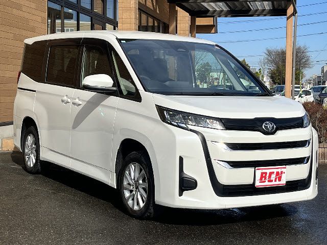 TOYOTA NOAH 4WD 2024