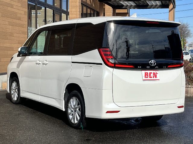TOYOTA NOAH 4WD 2024