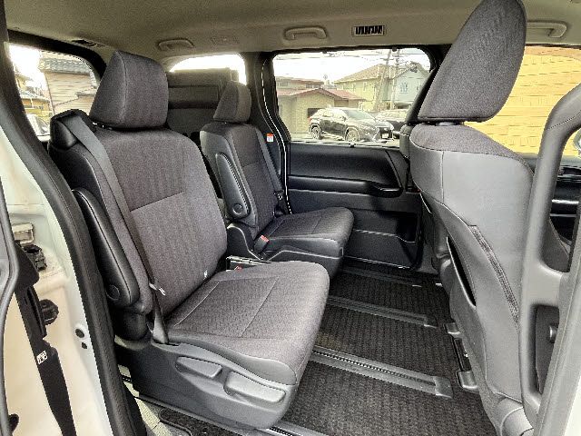 TOYOTA NOAH 4WD 2024