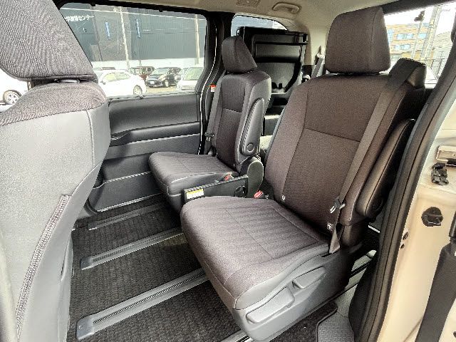 TOYOTA NOAH 4WD 2024