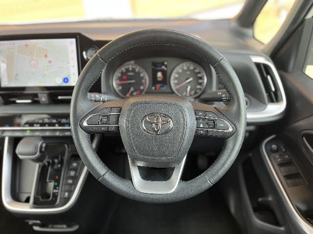 TOYOTA NOAH 4WD 2024