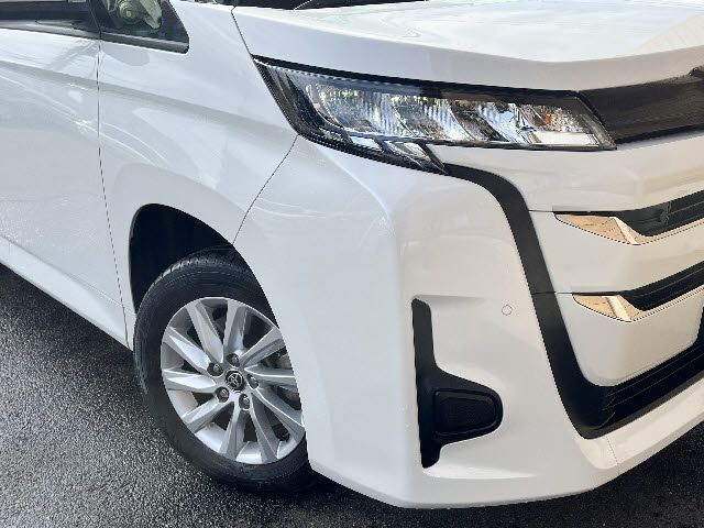 TOYOTA NOAH 4WD 2024