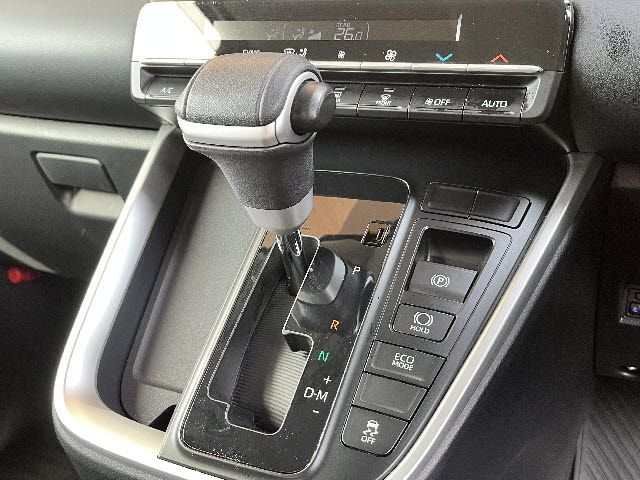 TOYOTA NOAH 4WD 2024