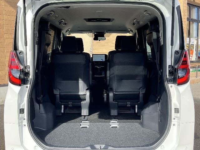 TOYOTA NOAH 4WD 2024