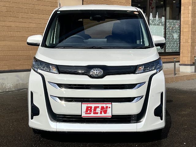 TOYOTA NOAH 4WD 2024