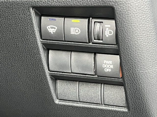 TOYOTA NOAH 4WD 2024