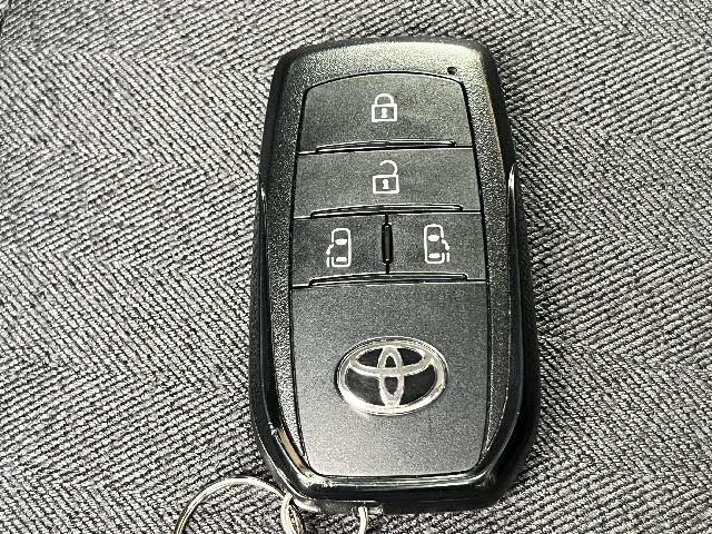 TOYOTA NOAH 4WD 2024