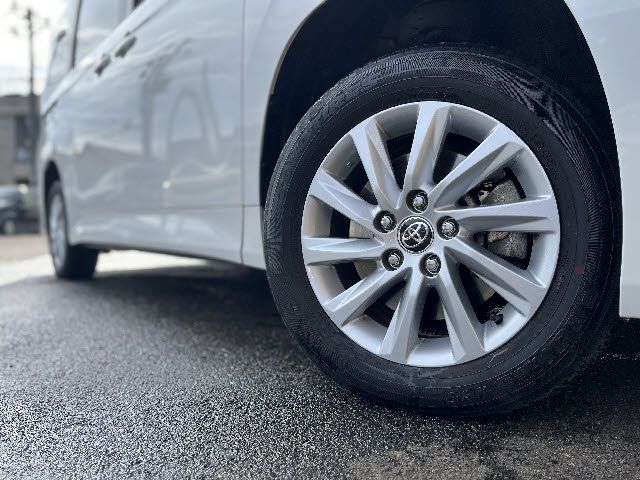 TOYOTA NOAH 4WD 2024