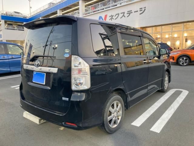 TOYOTA VOXY 4WD 2009