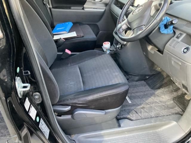 TOYOTA VOXY 4WD 2009