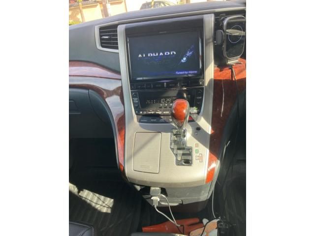 TOYOTA VELLFIRE 2011