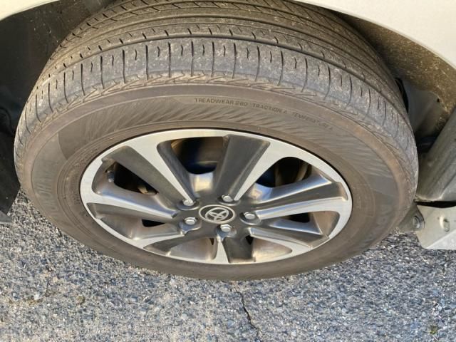 TOYOTA NOAH HYBRID 2014