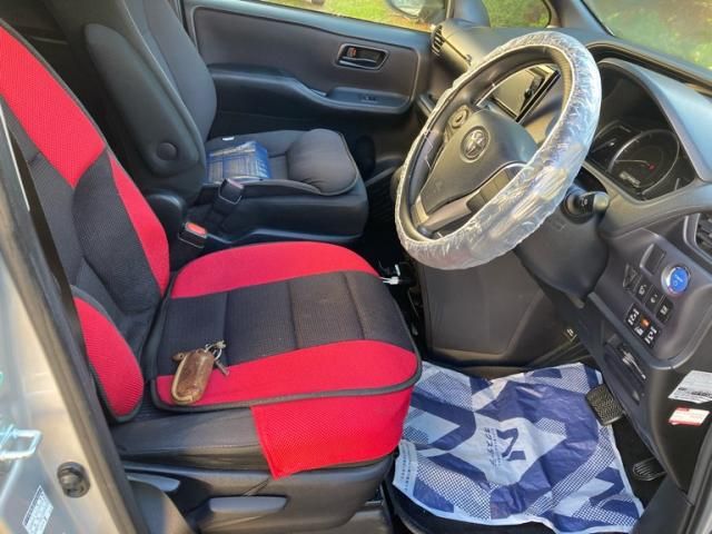 TOYOTA NOAH HYBRID 2014