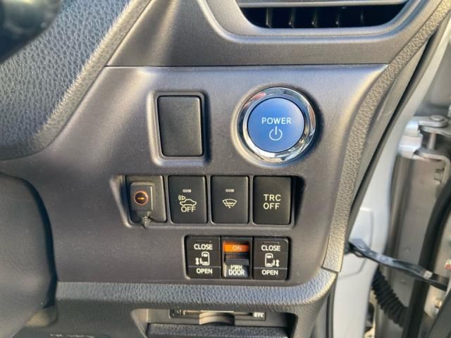 TOYOTA NOAH HYBRID 2014