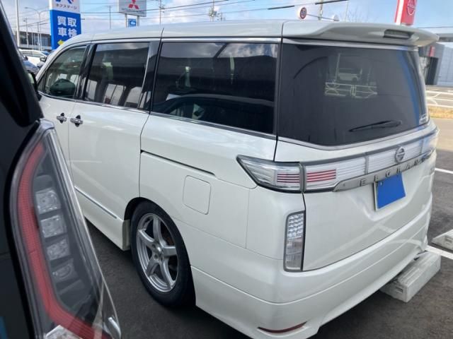 NISSAN ELGRAND  4WD 2015
