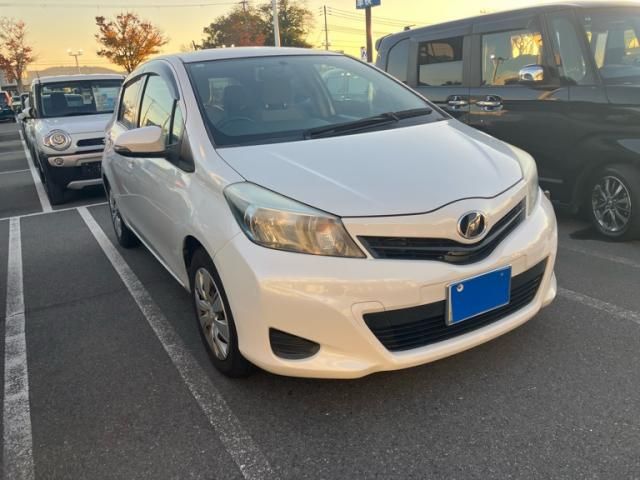 TOYOTA VITZ 2011