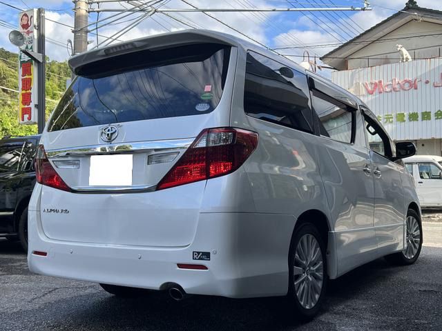 TOYOTA ALPHARD 2013