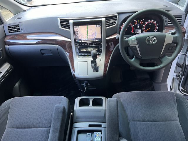 TOYOTA ALPHARD 2013