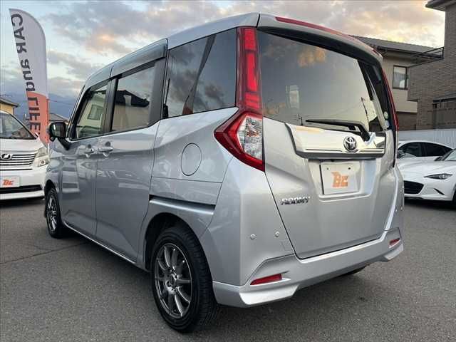 TOYOTA ROOMY 2018