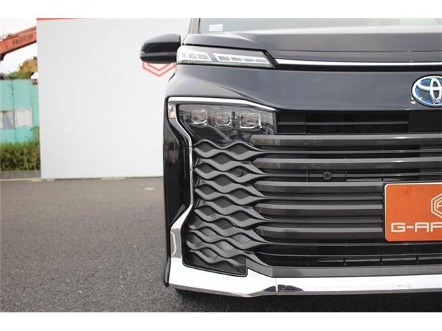 TOYOTA VOXY HYBRID 2023