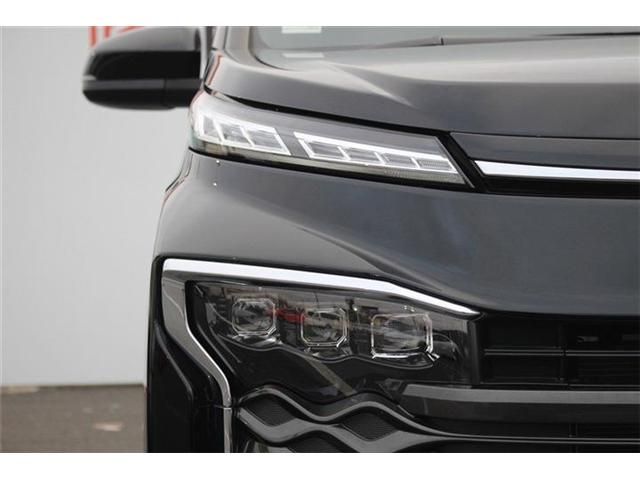 TOYOTA VOXY HYBRID 2023