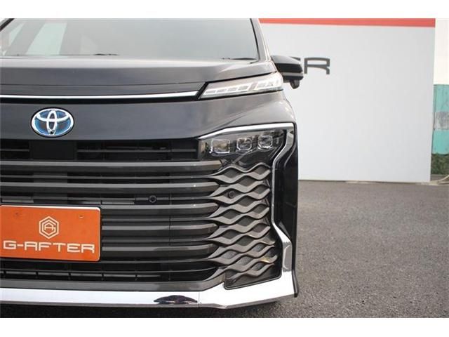 TOYOTA VOXY HYBRID 2023