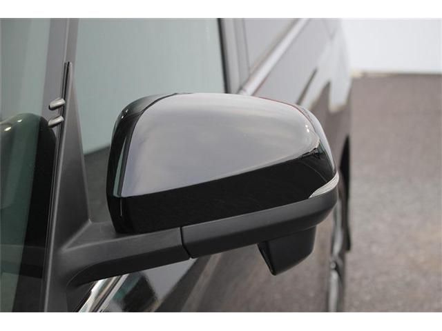 TOYOTA VOXY HYBRID 2023