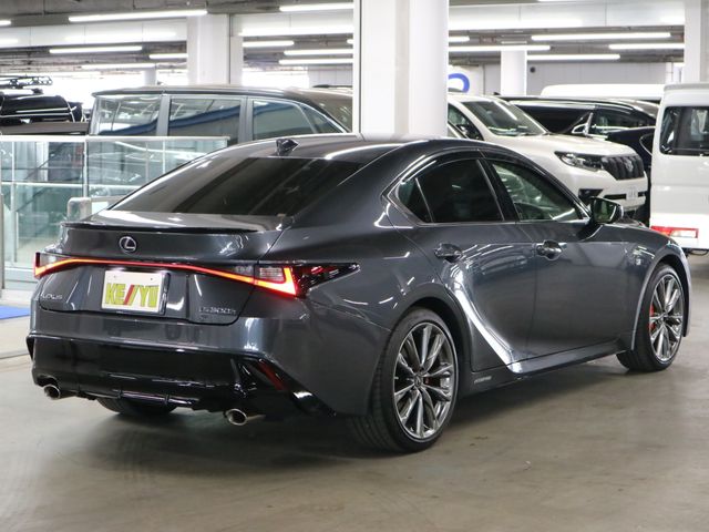 TOYOTA LEXUS IS300h 2021