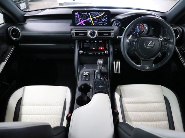 TOYOTA LEXUS IS300h 2021