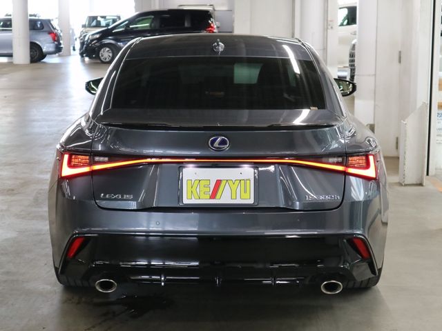 TOYOTA LEXUS IS300h 2021