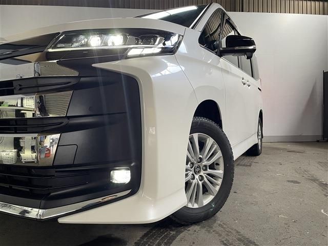 TOYOTA NOAH HYBRID 4WD 2023