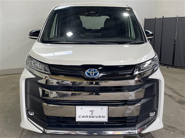 TOYOTA NOAH HYBRID 4WD 2023
