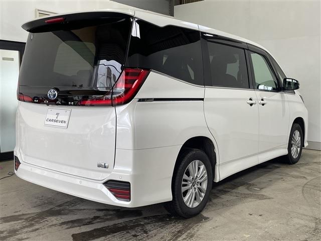 TOYOTA NOAH HYBRID 4WD 2023