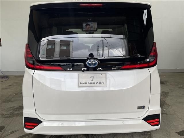 TOYOTA NOAH HYBRID 4WD 2023