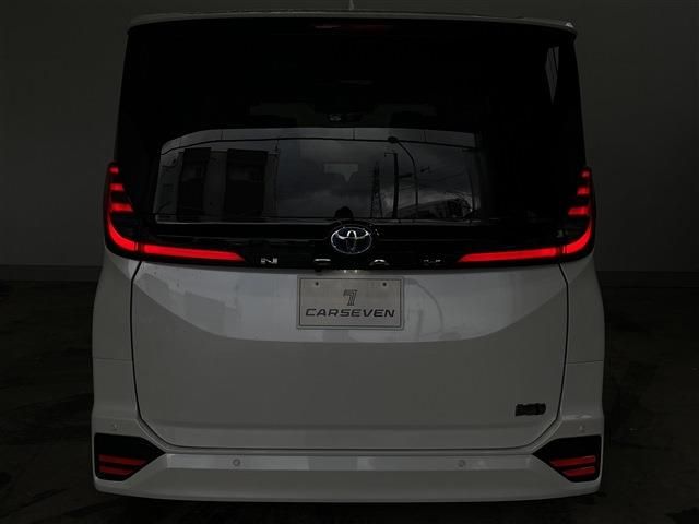 TOYOTA NOAH HYBRID 4WD 2023