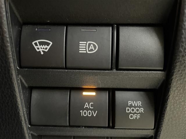 TOYOTA NOAH HYBRID 4WD 2023