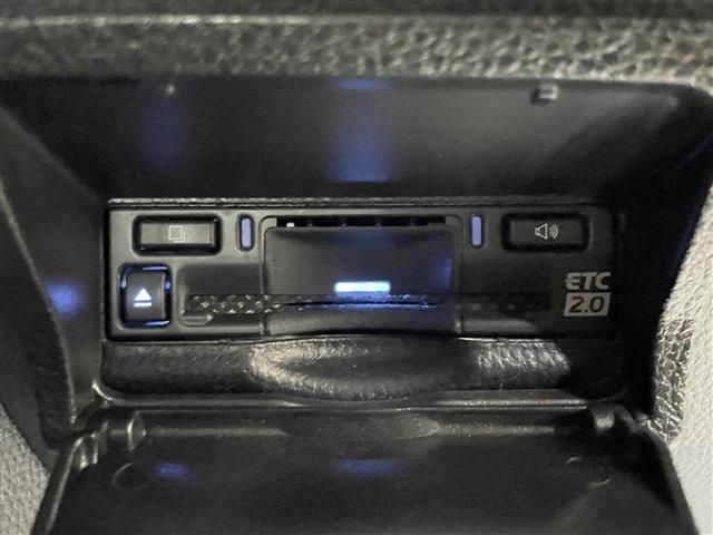 TOYOTA NOAH HYBRID 4WD 2023