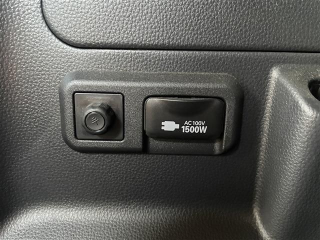 TOYOTA NOAH HYBRID 4WD 2023