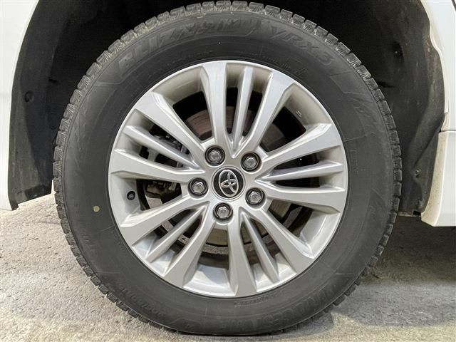 TOYOTA NOAH HYBRID 4WD 2023