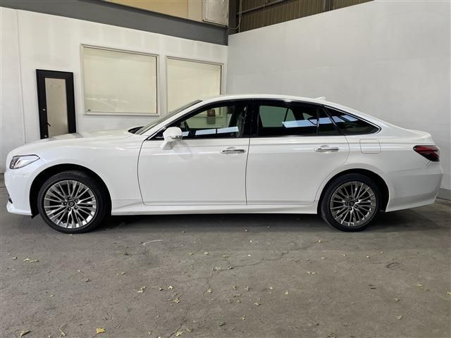 TOYOTA CROWN sedan hybrid 4WD 2021