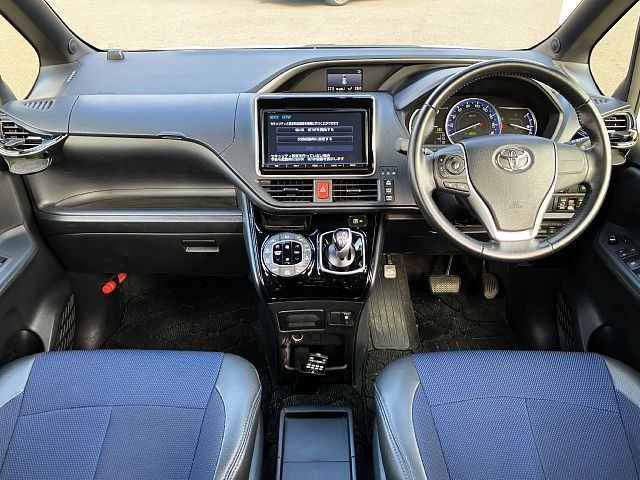 TOYOTA VOXY HYBRID 2016