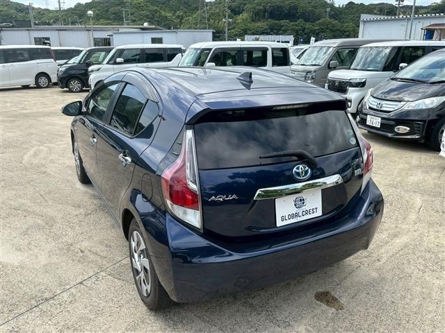 TOYOTA AQUA 2016