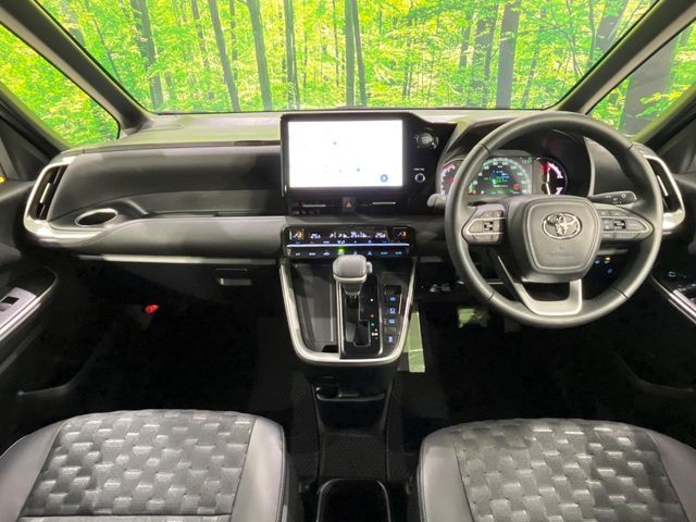 TOYOTA VOXY 4WD 2025