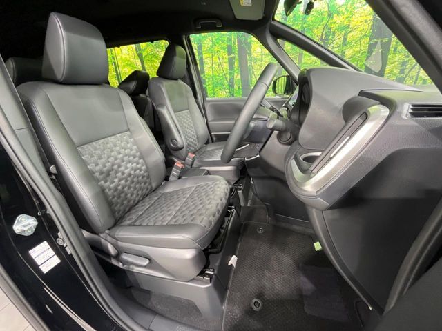 TOYOTA VOXY 4WD 2025