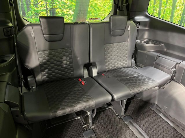 TOYOTA VOXY 4WD 2025