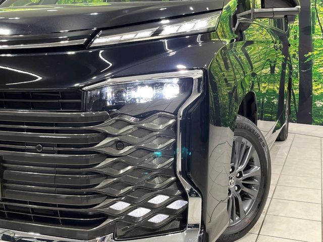 TOYOTA VOXY 4WD 2025