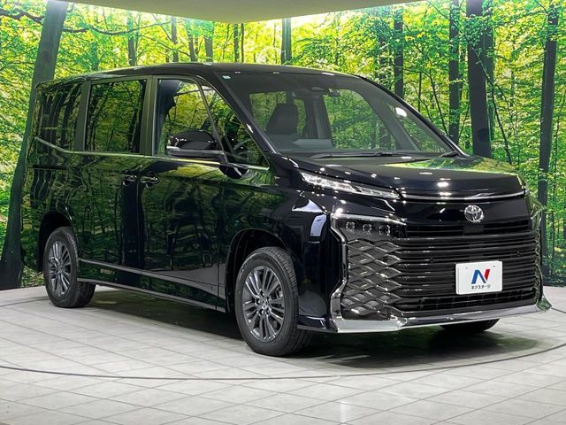 TOYOTA VOXY 4WD 2025