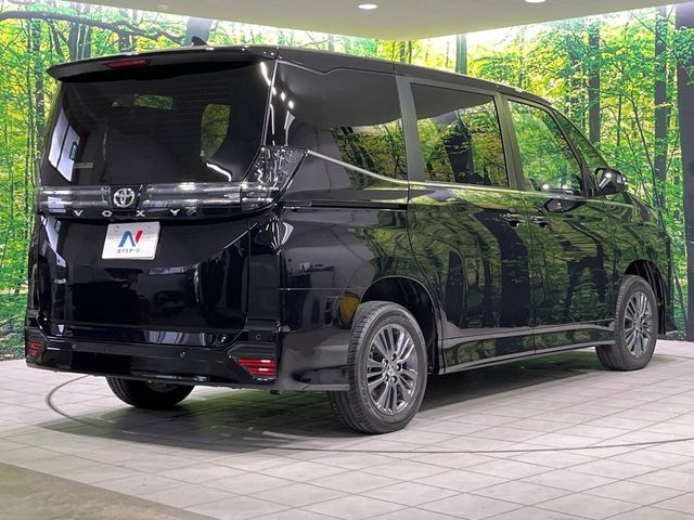 TOYOTA VOXY 4WD 2025